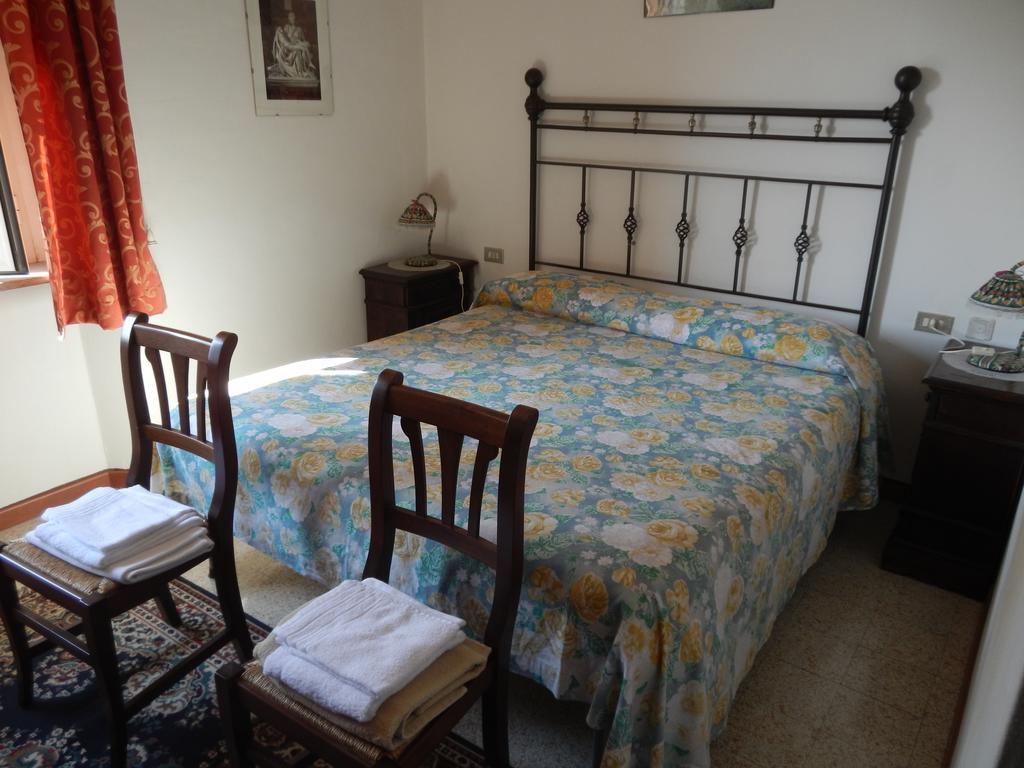 Residence Il Colle Collestrada Zimmer foto